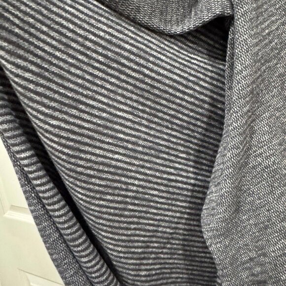 Lululemon Womens Vinyasa Scarf Wrap Multi wear Black Gray One Size Reversible - Picture 6 of 7